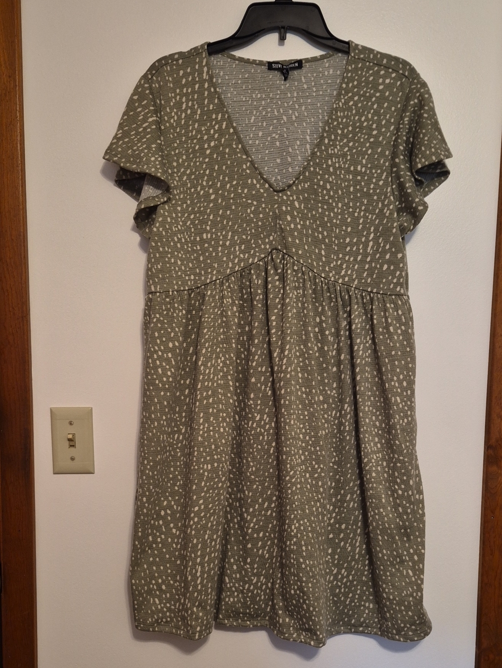 Steve Madden Vee Neck Olive Green & Cream Fleck Dress & Flutter Sleeves  SZ XL